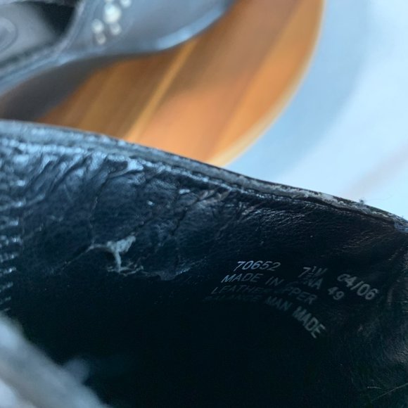 CLARKS Women's Clogs With Metal Adornments Slip on Black Leather Size 7.5 - Picture 11 of 11